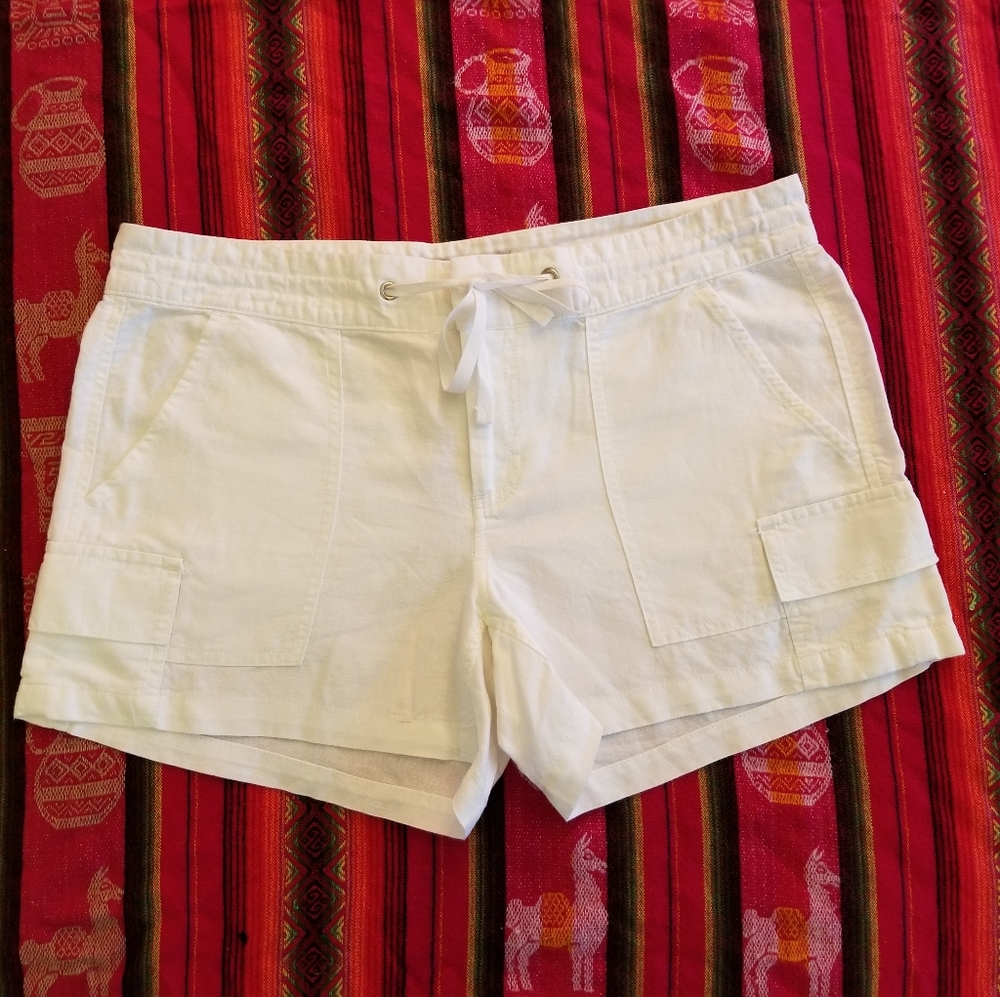 Banana Republic mid-rise white shorts